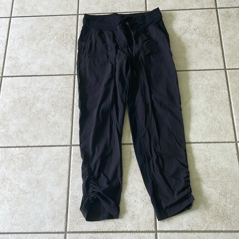 Women’s Lululemon Black Studio Dance Crops. EUC! Size 6.